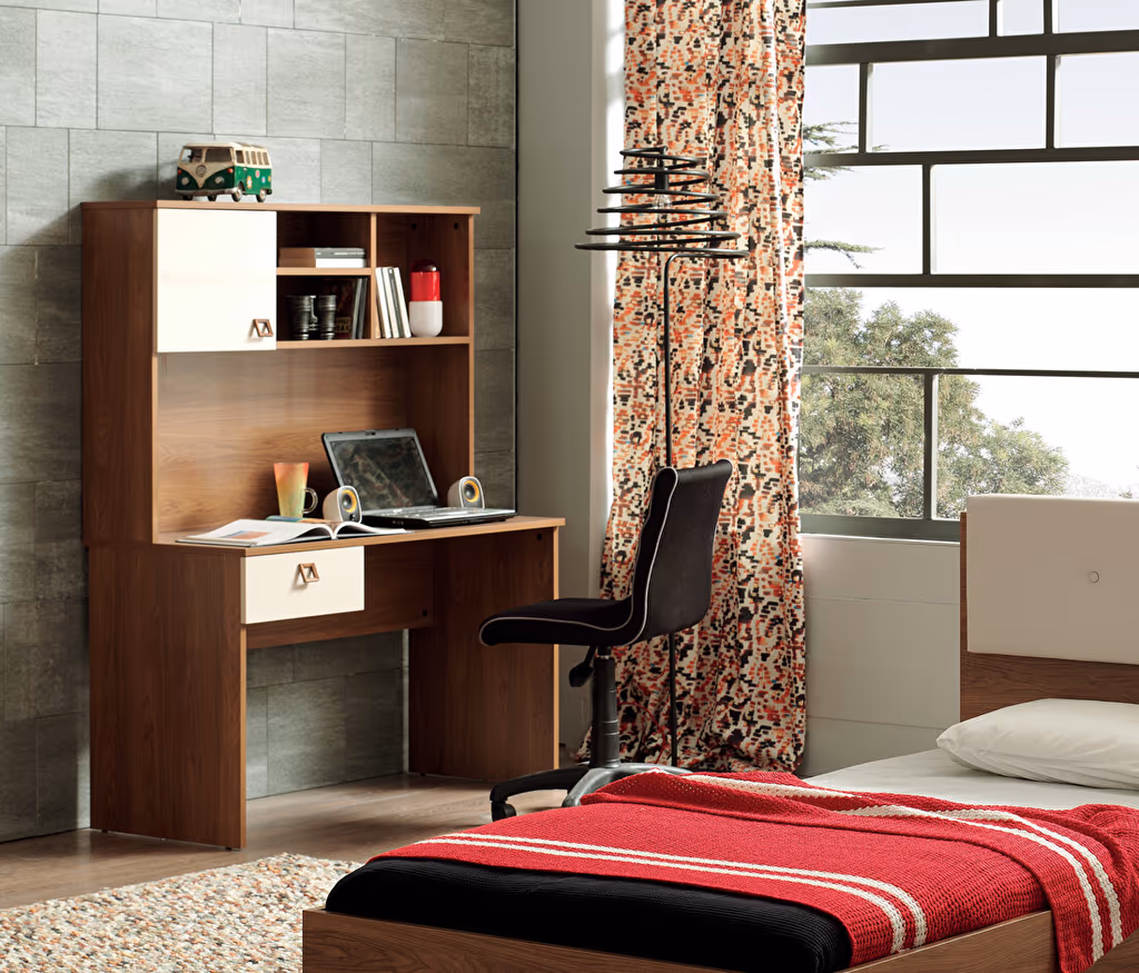 Mistral Study Desk