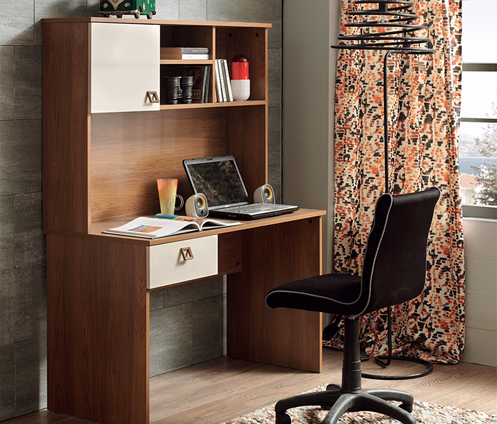 Mistral Study Desk