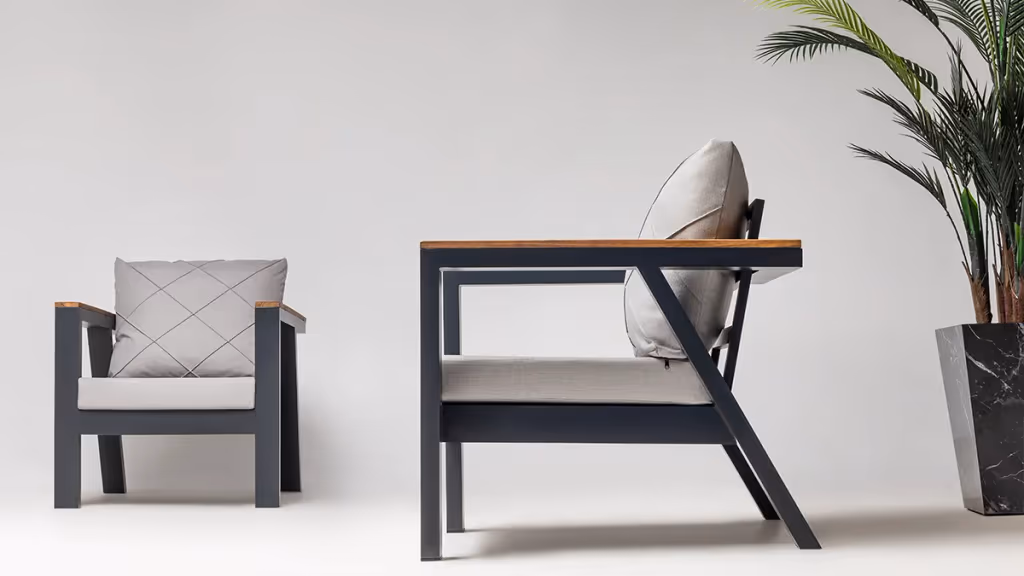 Lotus Sofa Set baštenska garnitura sa trosedom, foteljama, stolom i tabureima donosi moderan dizajn i udobnost