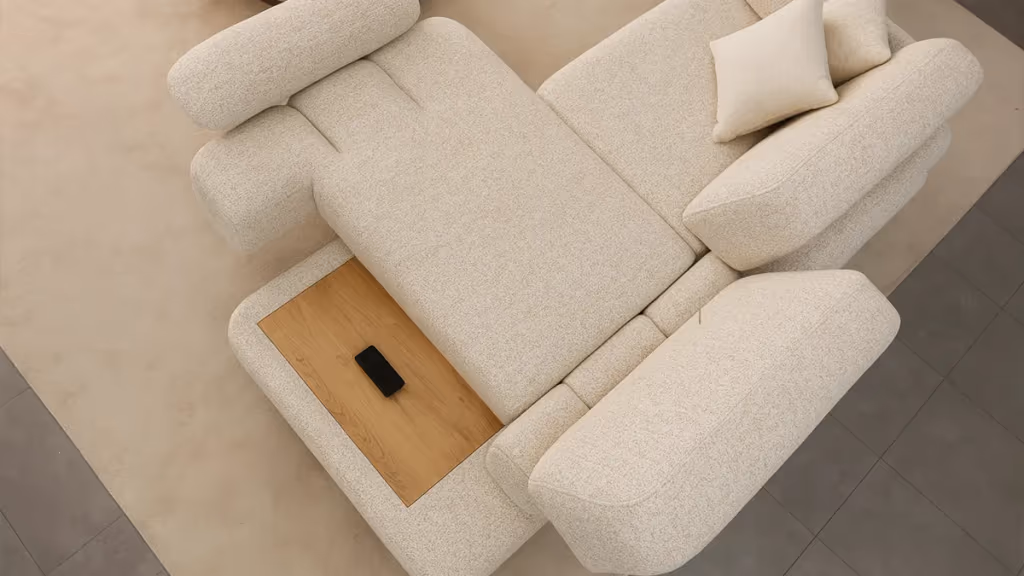Nappa set sadrži dva trosjeda i fotelju u ekskluzivnoj tkanini, savršen za elegantne prostore