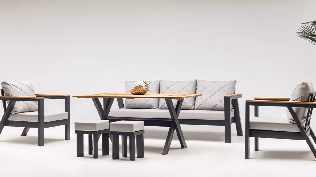 Lotus Sofa Set baštenska garnitura sa trosedom, foteljama, stolom i tabureima donosi moderan dizajn i udobnost