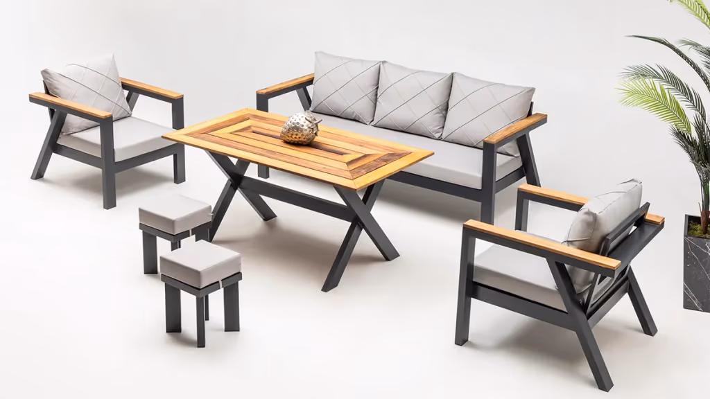Lotus Sofa Set baštenska garnitura sa trosedom, foteljama, stolom i tabureima donosi moderan dizajn i udobnost