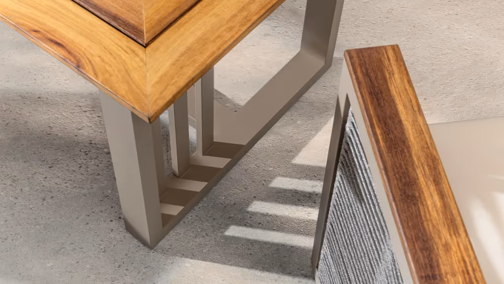 Roma Plus Sofa Set baštenska garnitura sa trosedom, foteljama, stolom i tabureima pruža udobnost