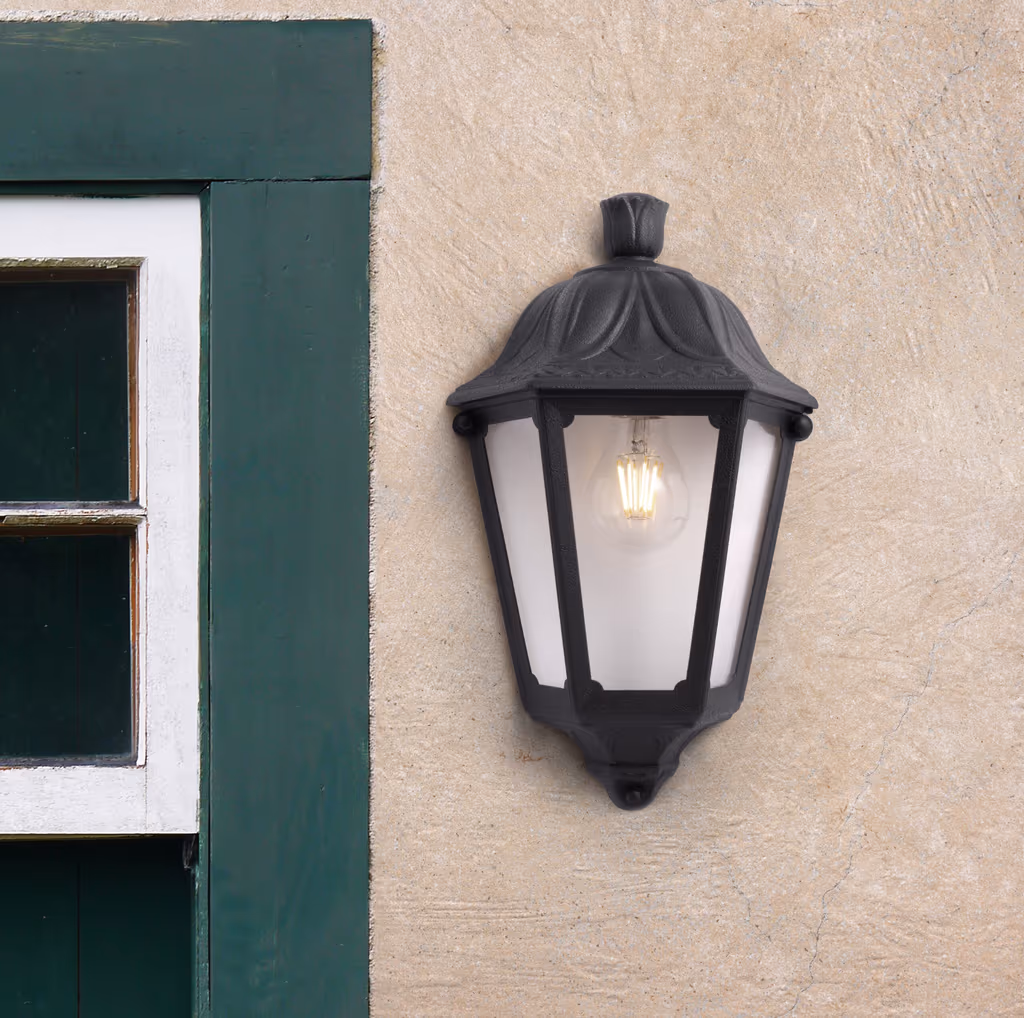 Spoljna zidna lampa – IESSE black
